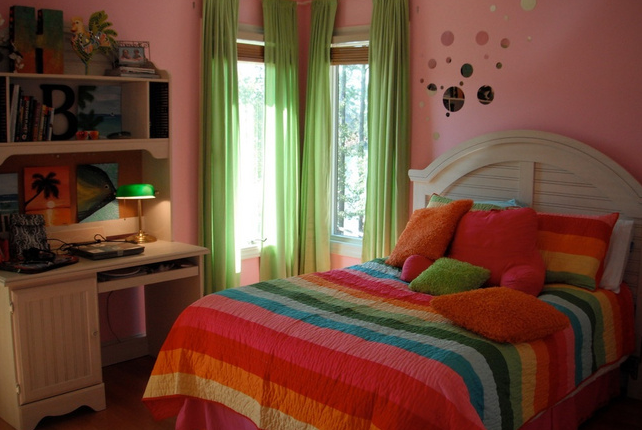 红绿搭配的可爱卧室