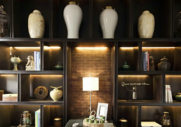 不同造型的中式瓷器