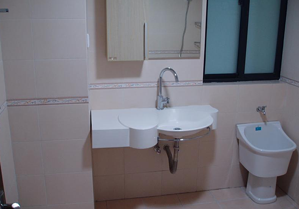 拖把池安装在卫浴间的局部图