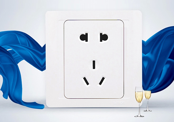 雅白色造型的西蒙插座设计