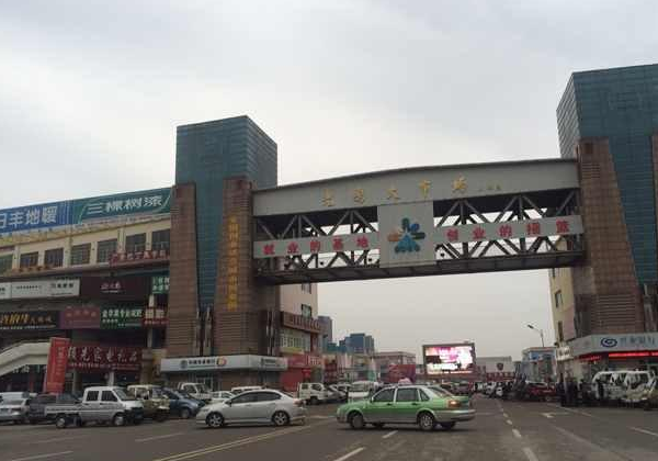 泰安光彩大市场在哪里