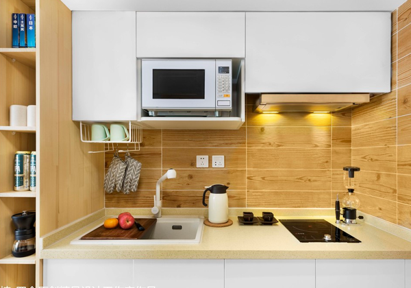 厨房中墙面上的收纳功能