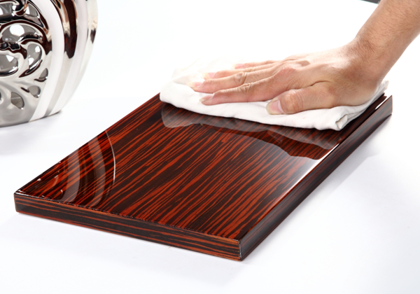 木板上的木油漆设计