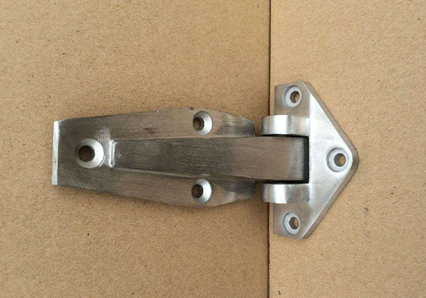 衣柜内部的合页设计