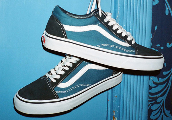 帆布鞋可以采用牙膏清洗