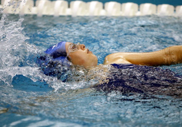 女性游泳使曲线变美