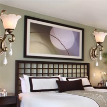 凯萨罗灯品牌铁艺床头壁灯,美式乡村风格的水晶吊坠灯饰,型号9007-1W