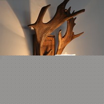 沃嘉实木色鹿角壁灯,喷漆磨砂LED玻璃灯,实木雕刻工艺卧室装饰灯