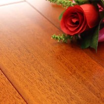 安信品牌非洲柚木地板,纹理交错的光泽亮丽实木地板,型号纽墩豆(非洲柚木) A级