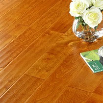 生活家DC006多层实木地板,桦木木材质地细密纹理自然,德国坚弗油漆色泽饱满