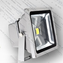 聚辉达一光源室外射灯,银白色铝制灯体LED投光灯,镀铬工艺耐久实用