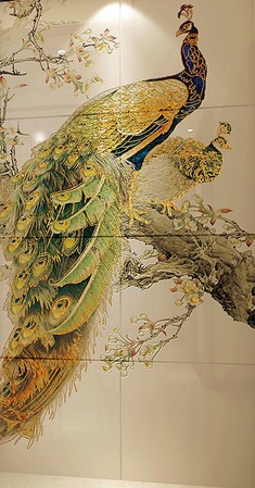 精雕幻彩金线孔雀背景墙瓷砖