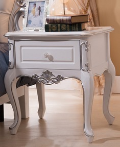 实木雕花床头柜