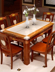 玉石装扮下的餐桌风采