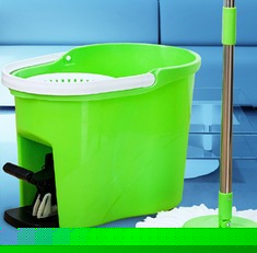 三驱动旋转拖把