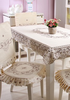 浅黄绣花欧式餐桌布