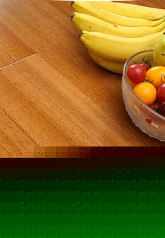 纹理交错的柚木地板