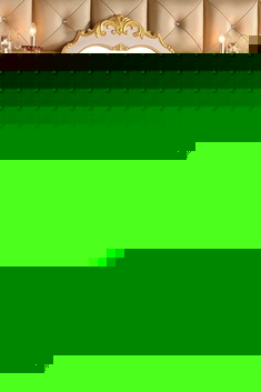 实木雕花浴室柜