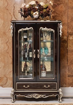 奢华钢琴烤漆酒柜