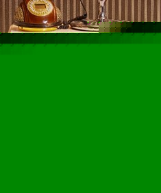 白色烤漆雕花床头柜