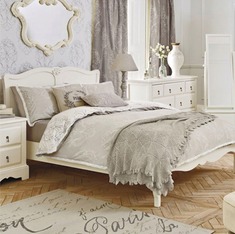 纯净素雅白色双人床