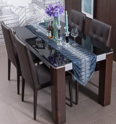 咖啡色经典餐桌椅组合