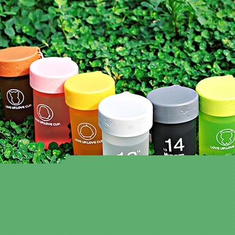 悠家良品彩色迷你磨砂杯，食品级PP材质可微波加热，防漏密封带盖塑料杯