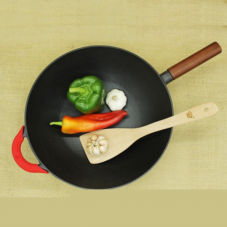 物理不粘工艺生铁锅，导热均匀内凹锅底，铸味榉木手柄手工铸造炒锅