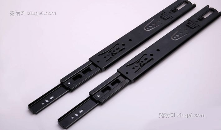 海蒂诗牌阻尼抽屉轨道，镀锌钢滚珠滑轨，三段滑轨可全部拉出设计