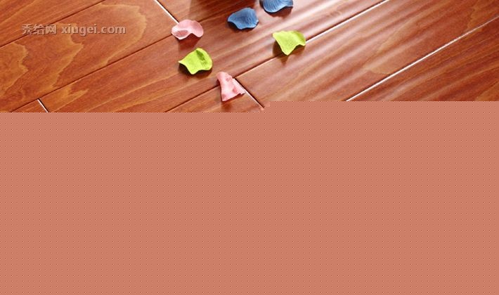 财到地板优质桦木实木复合地板，纯手工凹凸纹理脚感舒适，独创平扣技术拼装平整