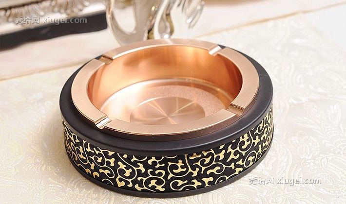 诺爵不锈钢磨砂内胆防烫烟灰缸，PU仿皮包边祥云饰面烟灰缸，型号njyg001