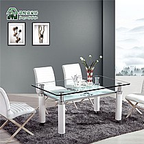 景悦嘉品牌超厚钢化玻璃不锈钢餐桌，优雅简美的桌椅搭配，品质可靠，简洁大气，型号1070