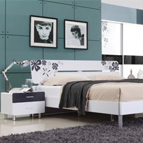 达美家具品牌卧室橡胶木床头柜，精致简约的床边储物柜，型号B822