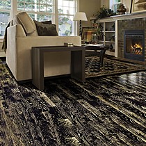 圣象卡伦堡黑金地暖地板，KS8366系列实木拉丝染色复合地板，透气环保